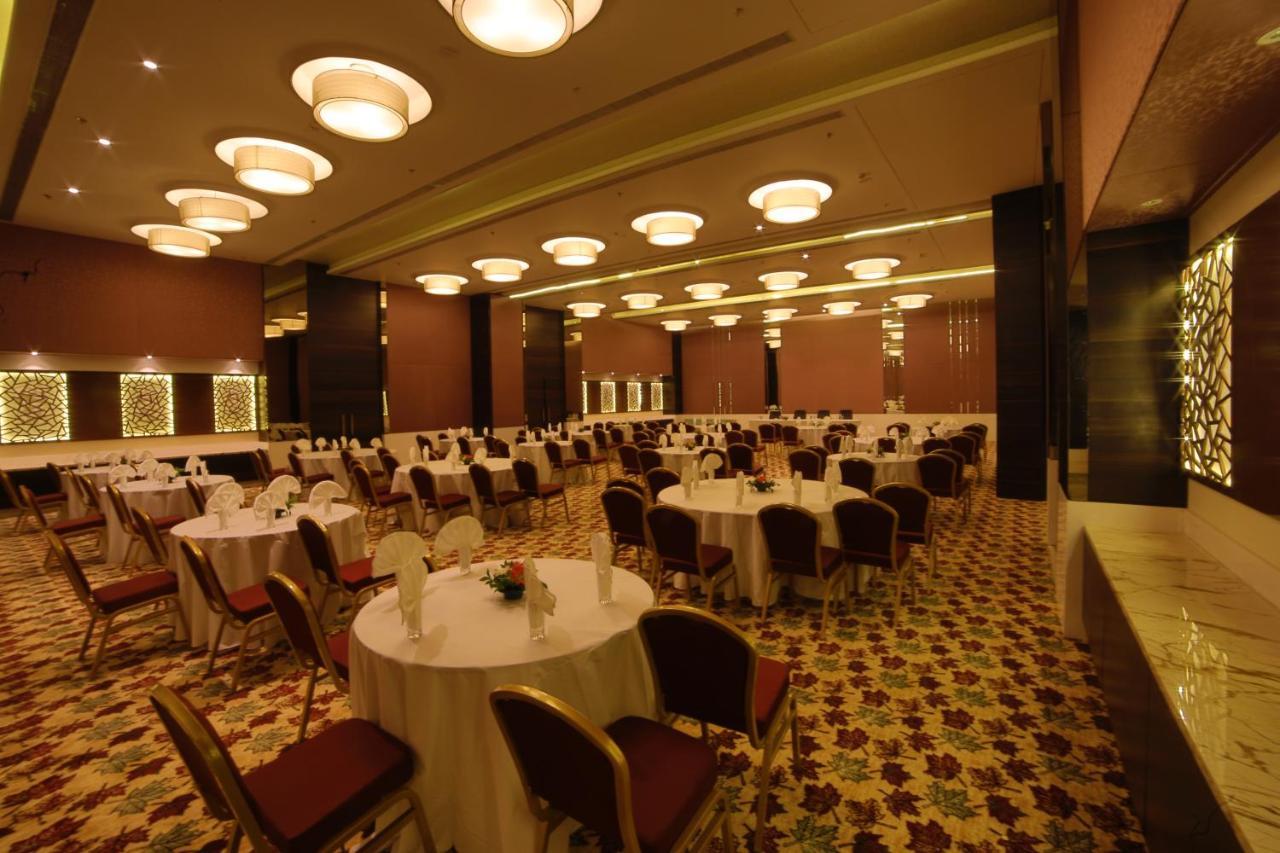 The Vern At Blvd Нашик Екстериор снимка